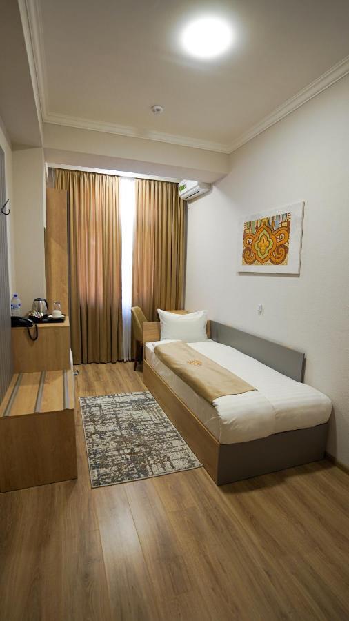 Almalyk Plaza Hotel Olmaliq Exterior photo